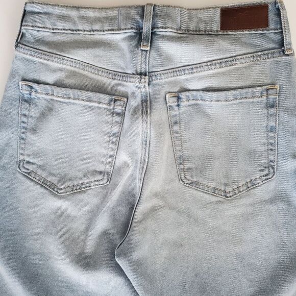 Hollister Ultra High-Rise Mom Jeans Women Size 5 Light Wash Denim Short Stretch - Picture 6 of 8